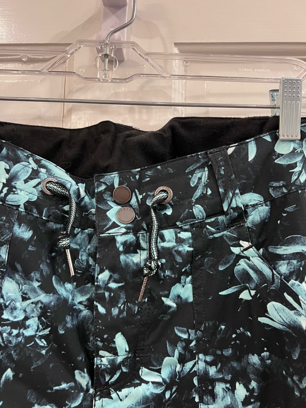 Roxy Nadia Printed Flower Women's Snowboard Pants - True Black Akio, Size Large - Picture 9 of 15